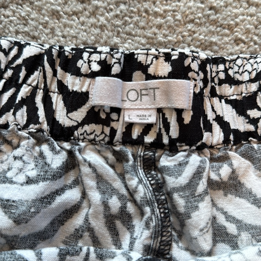 LOFT Pineapple Print Short - Picture 3 of 4